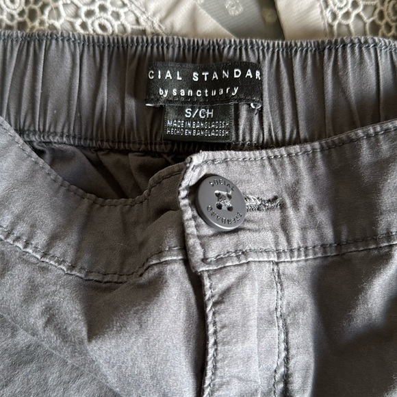 Sanctuary Charcoal Women's Straight Leg Cropped Pants Size Small - Picture 2 of 13